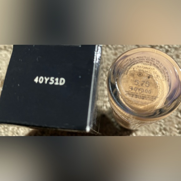 Brand new Armani luminous silk foundation 5.75 - Picture 2 of 4